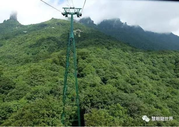 贵州梵净山属武陵山脉主峰，为佛教名山，乃夏季十佳休闲避暑胜地