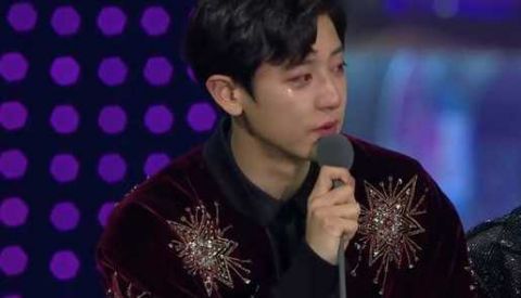 EXO朴灿烈哭了!香港MAMA盛典被爆有黑幕,组