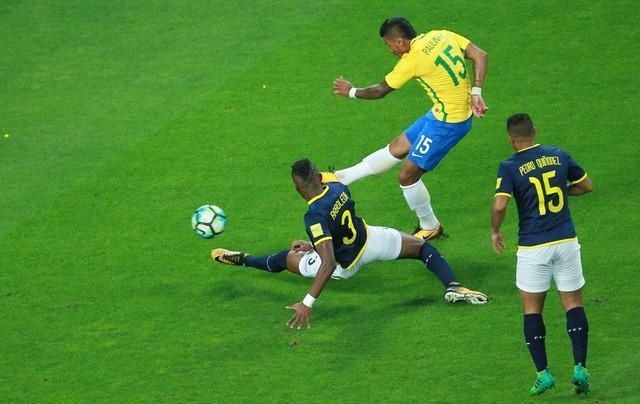 蒂特谄媚巴萨无节操 网友不服:巴西大腿明明是