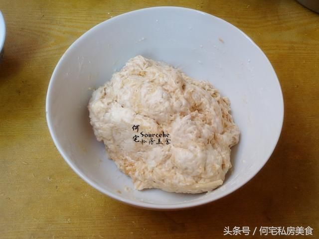 婆婆往剩余的汤圆皮里加水果？奇怪！出锅之后，大家抢着吃