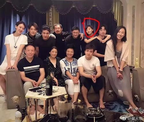 朱一龙蔡徐坤白敬亭一起被爆恋情,这是在给七