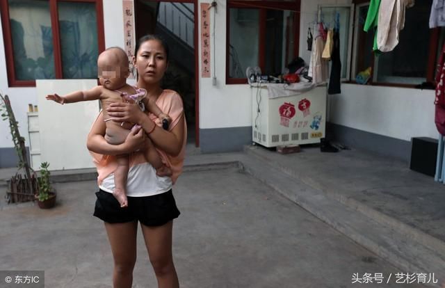畸形女婴被弃街头,30年后父母知她当老板来认亲,被她5个字回绝