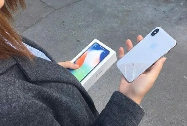 裸奔的快感至iPhoneX屏幕碎得这么残缺美,附换