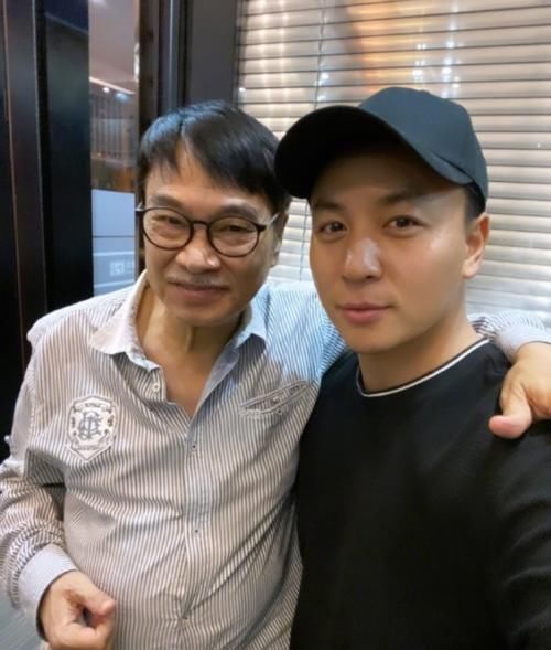 释小龙再度和吴孟达同框 2019年的达叔和2020年的区别有点大