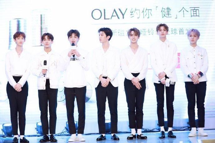 乐华七子再聚首,朱正廷精致Justin走学院风范丞