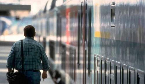 父亲病重,三个子女不管不问,分配遗产后,全都哭