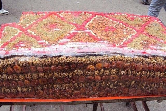 新疆切糕为什么那么贵,其实你们都被骗了,真正的新疆美食是这样!