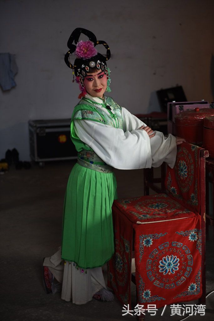 青年蒲剧演员芦芯茹农村庙会精彩献演狸猫换太