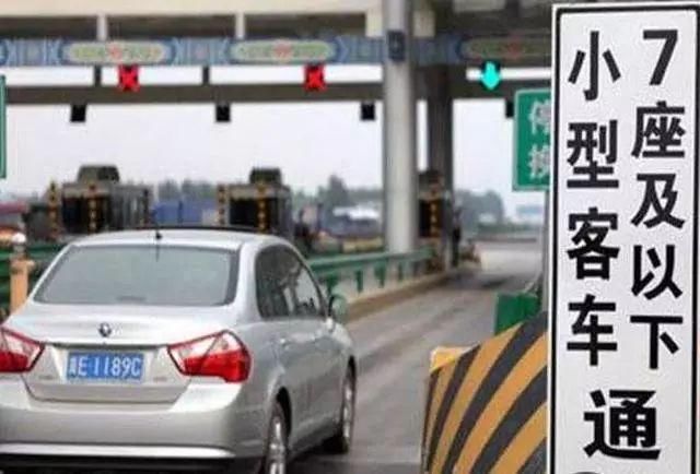 2018年交警提醒:春节闯红灯以后,这样做可以不扣分,你知道吗?