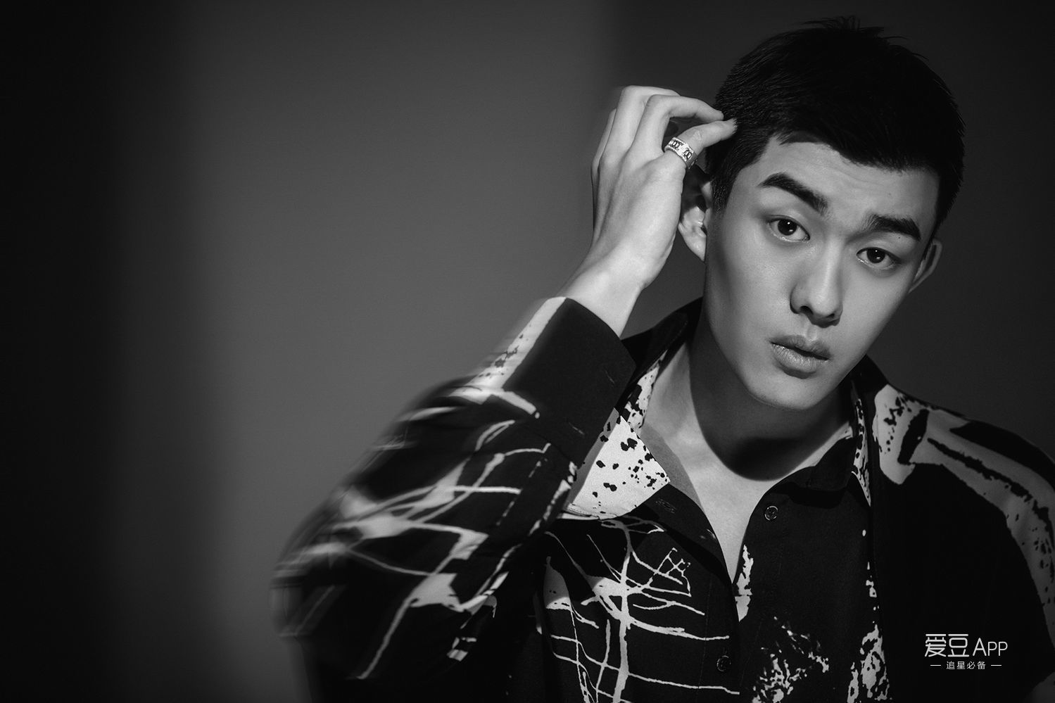 [消息]《烈火军校》开学于正升级校长 时尚大