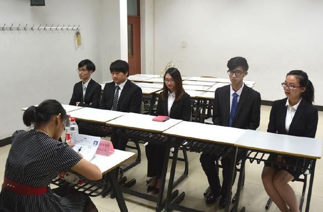 女大学生去刚进去面试官骂:滚出去,她的霸气回答让面试官羞愧_【快资讯】