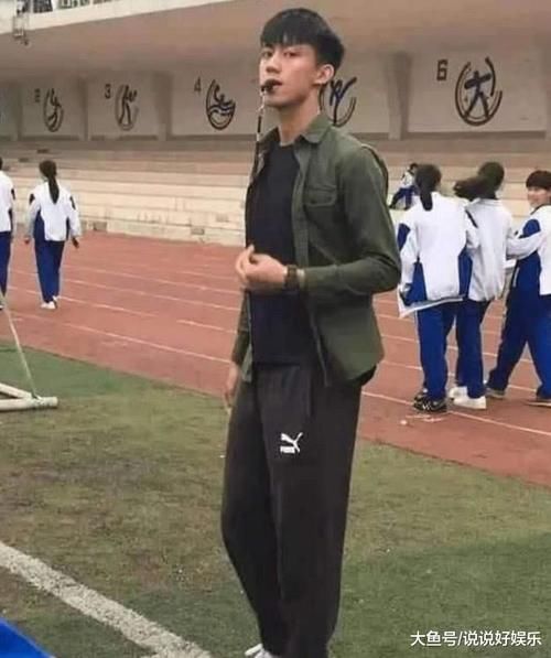 别人家的体育老师,因高中女生太痴迷,只调任x1女生开宝马图片