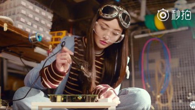 郑爽被批不会拥有感情 张恒发声承认恋情维护