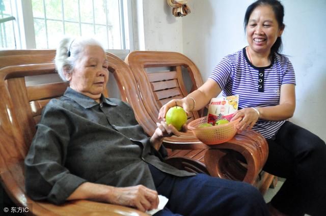 儿媳照顾婆婆十年，临走前说：妈，下辈子我还做您的媳妇！