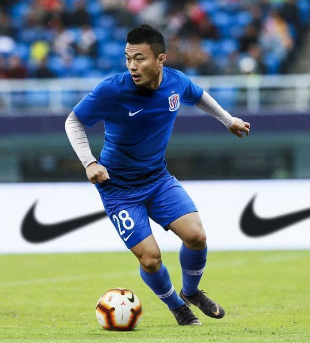 中超4强新赛季主场球衣曝光,惨遭网友吐槽:有