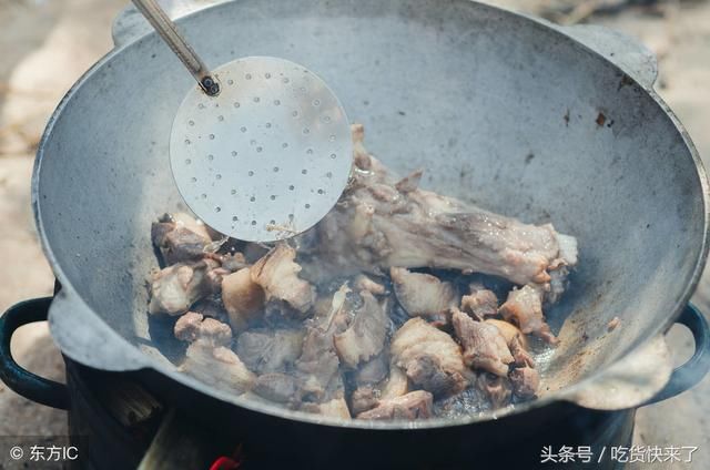 大年初一中午吃大锅菜，你的初一午饭吃饺子还是炒菜？