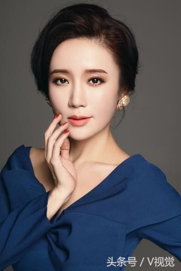 毕业于中央戏剧学院表演系96本科班的八朵金