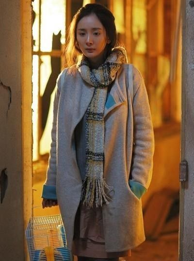 杨幂围巾搭配品味太差,聪明女人千万别学她