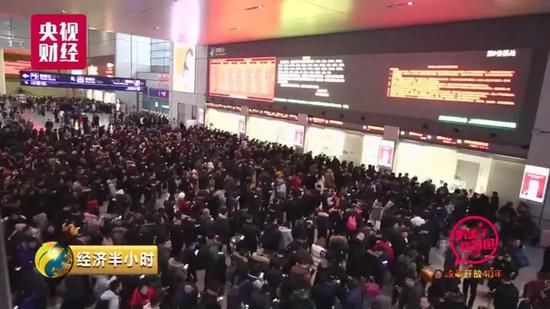 这才是真正的\＂最强大脑\＂:中国的火车站 3个人调度700辆火车so