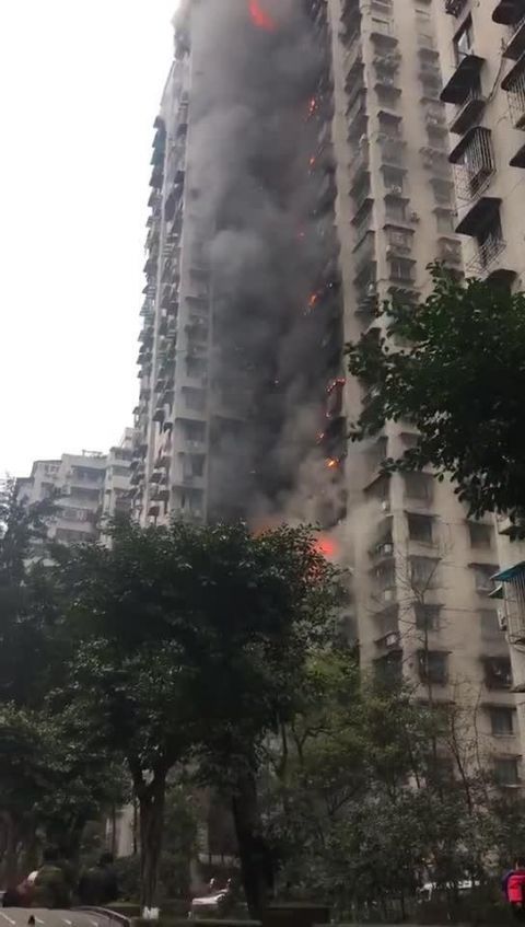 重庆居民楼发生火灾视频