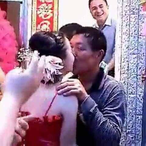 婚礼醉酒“强吻”儿媳，如此闹婚恶剧当休矣！