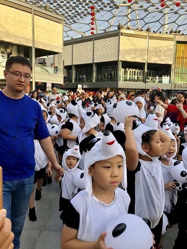 【多图】我在现场 | 春节千人大巡游，迪拜史上最大规模中国新年