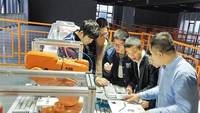 工业机器人技术专业怎么样,毕业后薪酬高不高