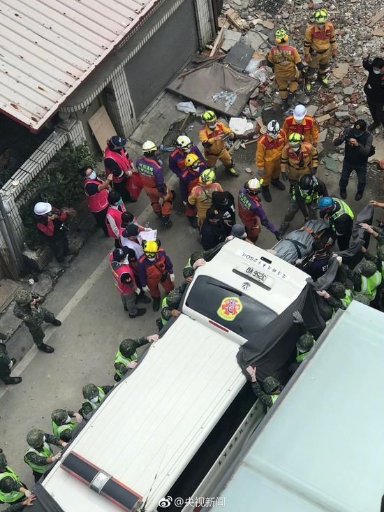 台湾花莲6.5级地震 受灾云翠大楼又发现2名遇难者