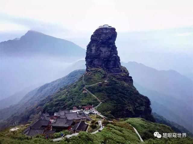 贵州梵净山属武陵山脉主峰，为佛教名山，乃夏季十佳休闲避暑胜地