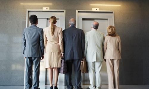 为何懂行的人,买房先看梯户比?哪些房子公摊面