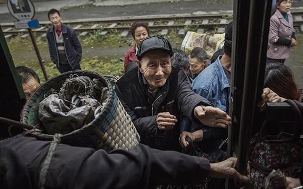 全世界现存最后一台窄轨蒸汽火车, 就在中国最美的地方