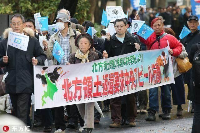 日本右翼分子再次冲击俄大使馆，普京的回应让安倍很后悔