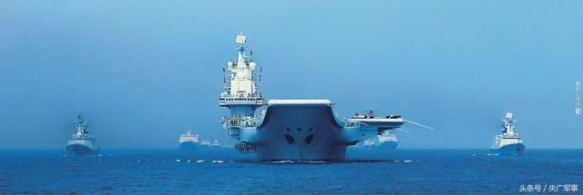 七大作战群亮相南海阅兵 中国海军整装作战能