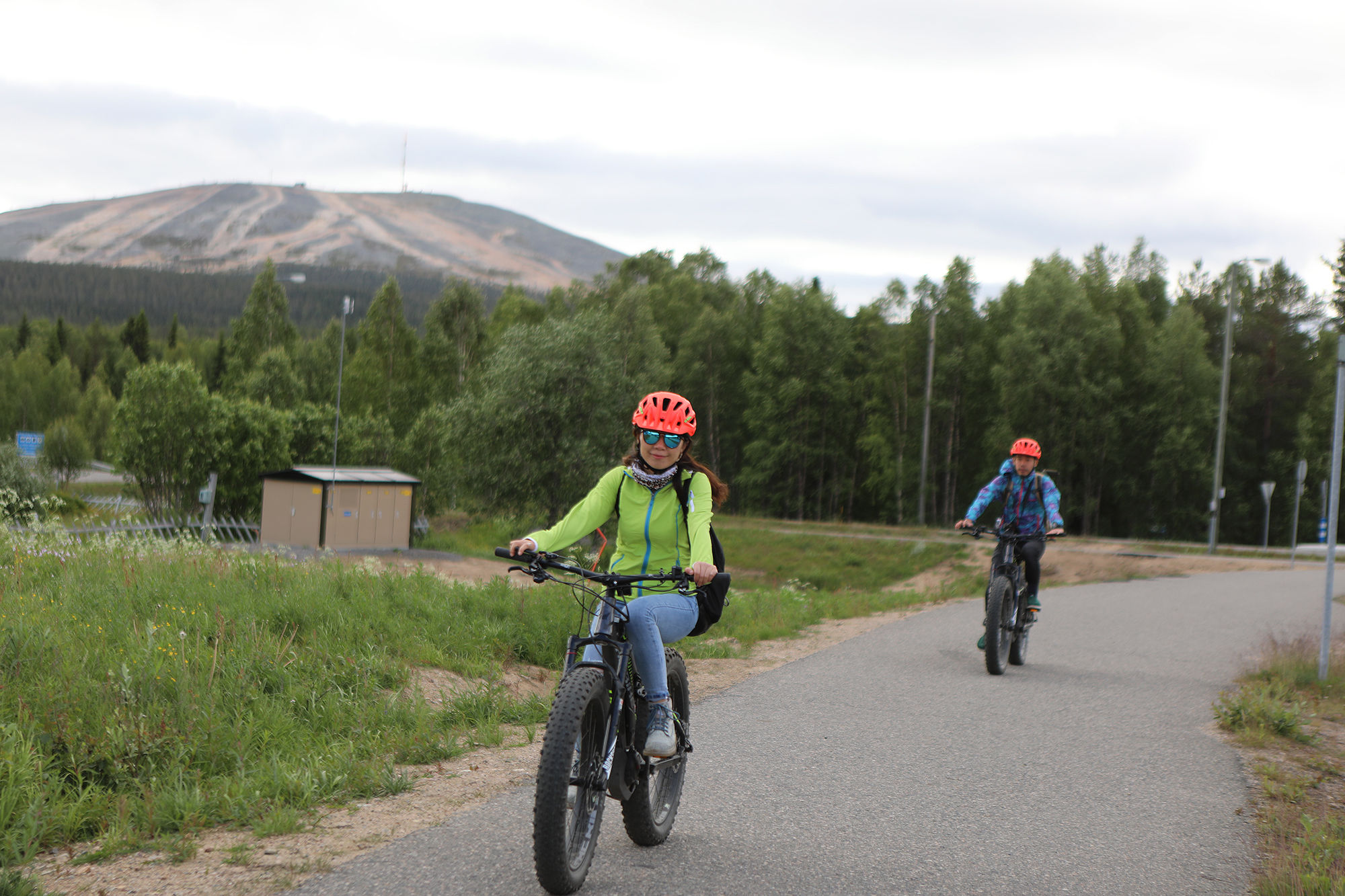 震惊:1100个当地人，2.3万个床位，每年30万游客，怎么做到的?