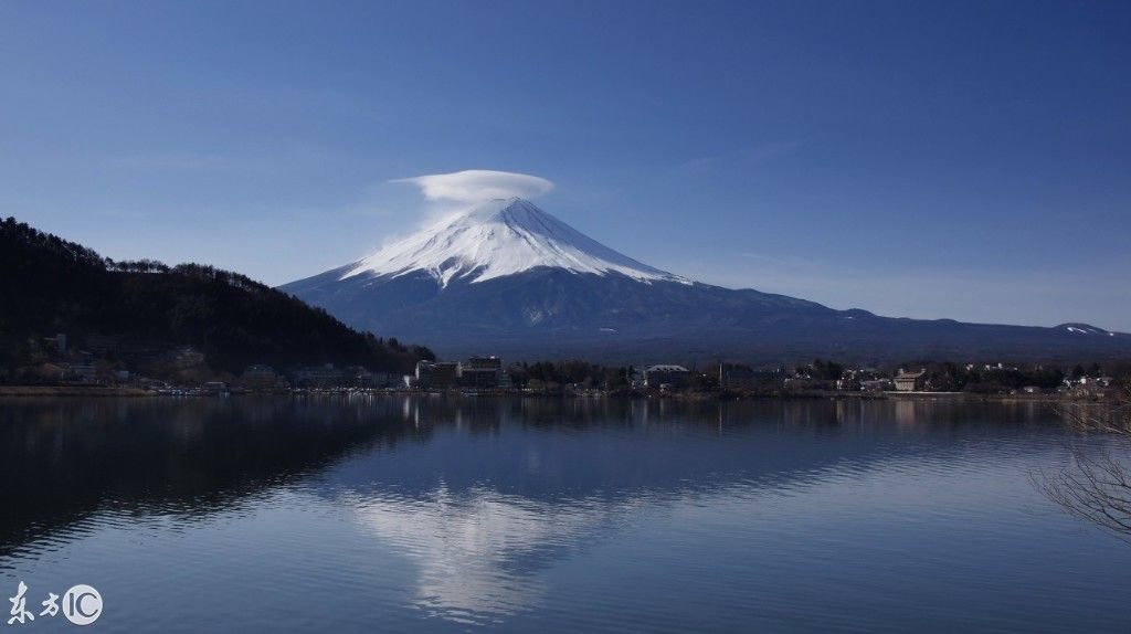 日本大地震前,摄影师拍下富士山火山口奇异景