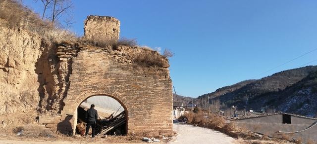 临汾:雪后徒步朱家堡~传说明朝皇帝朱允炆失踪