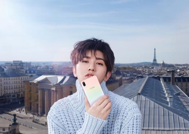 科技艺术品,蔡徐坤再次代言vivo X23幻彩版!