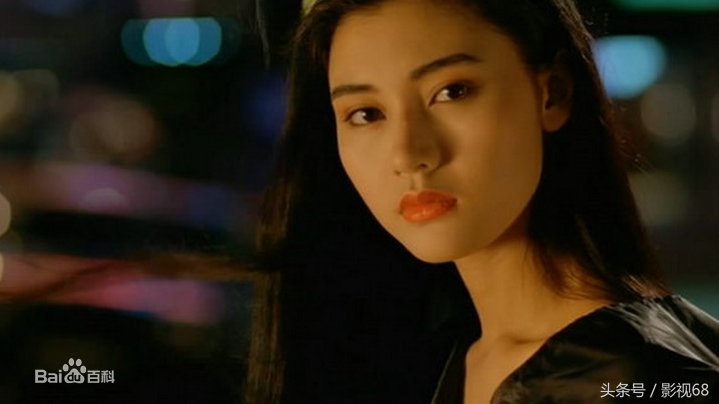 李嘉欣电影中的艳俗和甜美形象,被称为东方珍
