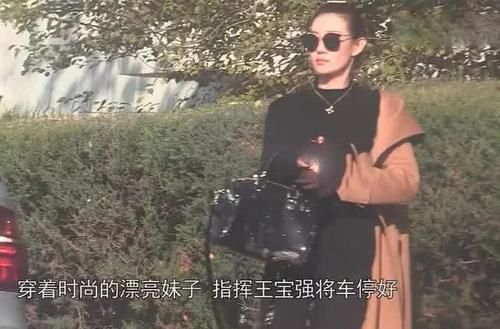 王宝强现身马蓉家