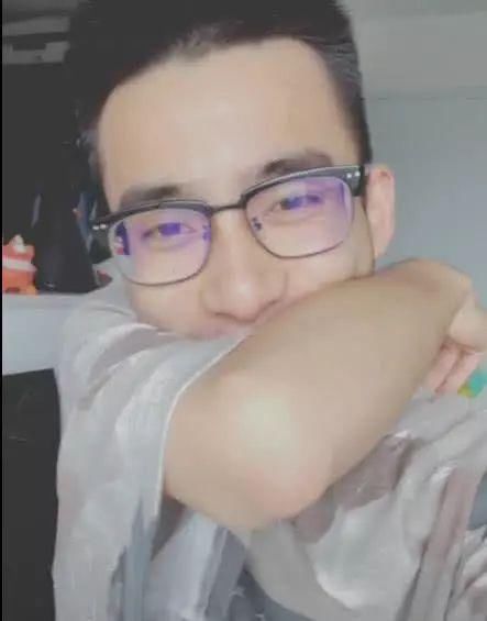 抖音小哥哥向你演示什么叫一张嘴拯救整张脸