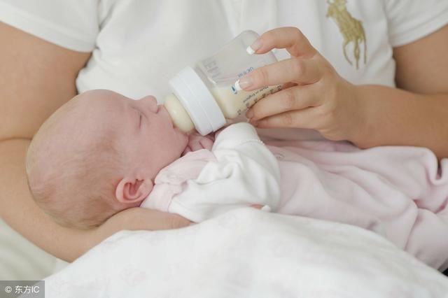 十位宝妈八位新，母乳与奶粉谁先谁后傻傻分不清，这样做才科学