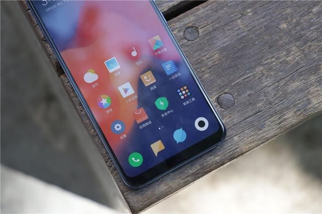 小米8搭载Adreno 630图形处理器 比荣耀play上