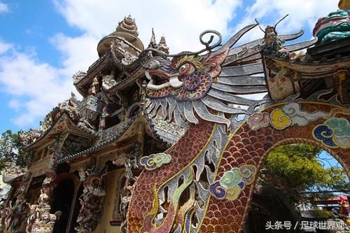 除了中国队,这支国家队的队徽也印上了中国龙