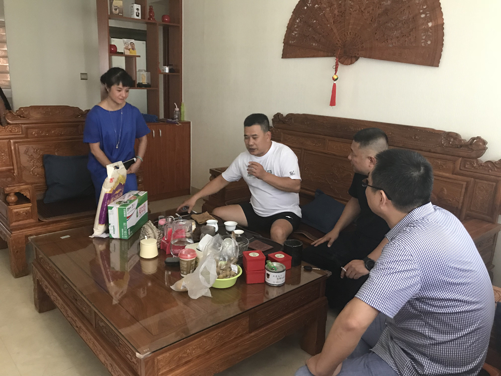 将军山社区庆八一慰问活动