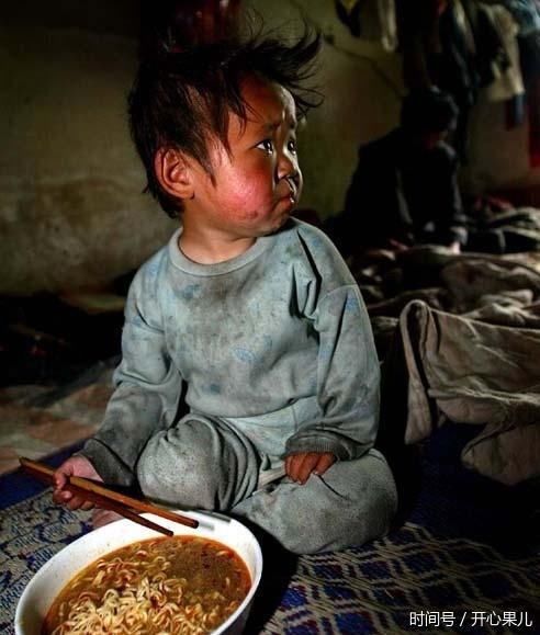 直击:中国最穷山区孩子们吃什么,看完的人都哭