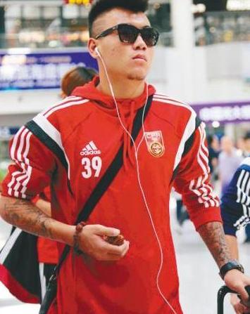 昔日国足主力后腰本赛季仅出场一次,年薪500万