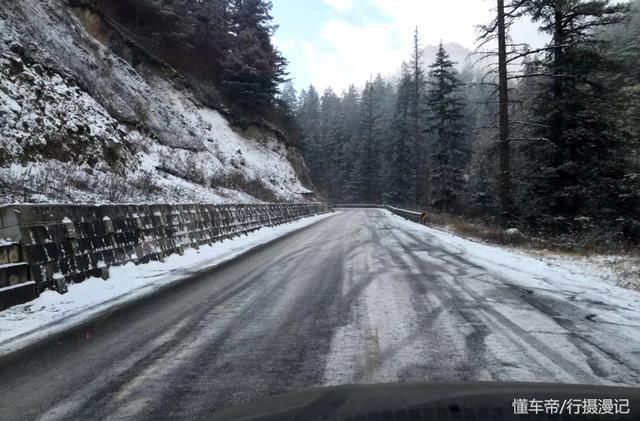 春节自驾要当心，遇见道路暗冰这样操作，才确保安全驾驶