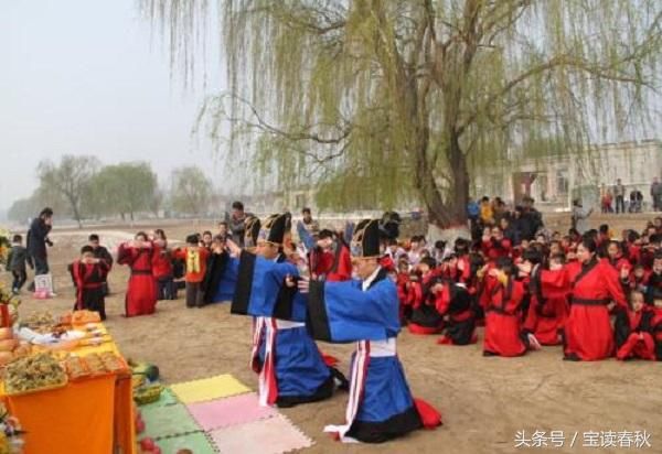 中国有三个尴尬小姓,说出口时让人不好意思,于是人们纷纷改姓