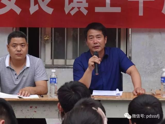 郏县司法局组织法律志愿者到安良镇王平庄学校