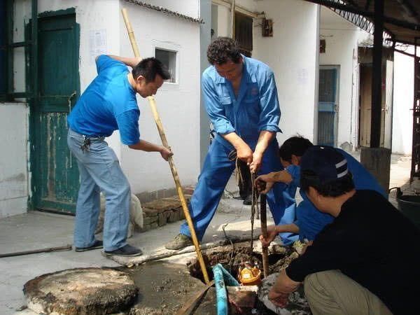 过去农村常见的沼气池，现在为啥农村都不用了？